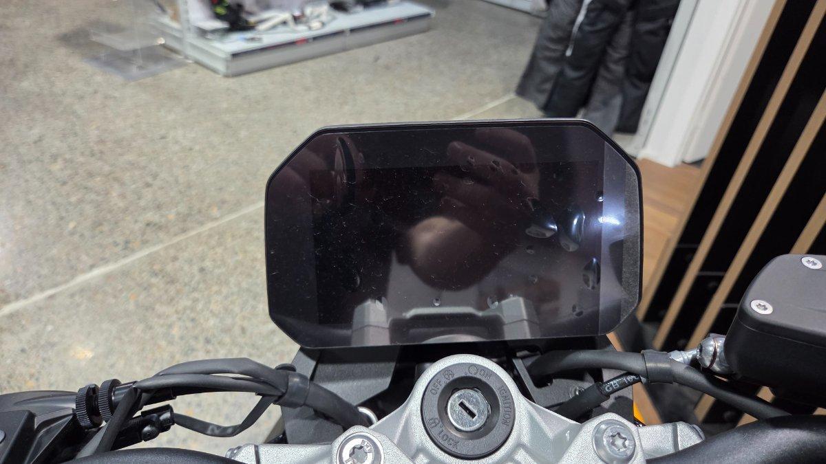 2026 BMW F 900 R TRIPLE BLACK ROAD