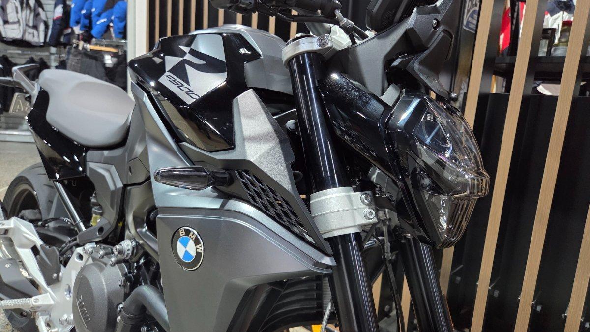 2026 BMW F 900 R TRIPLE BLACK ROAD