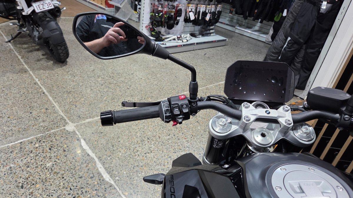2026 BMW F 900 R TRIPLE BLACK ROAD