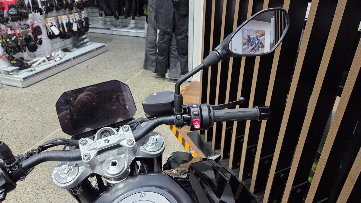 2026 BMW F 900 R TRIPLE BLACK ROAD