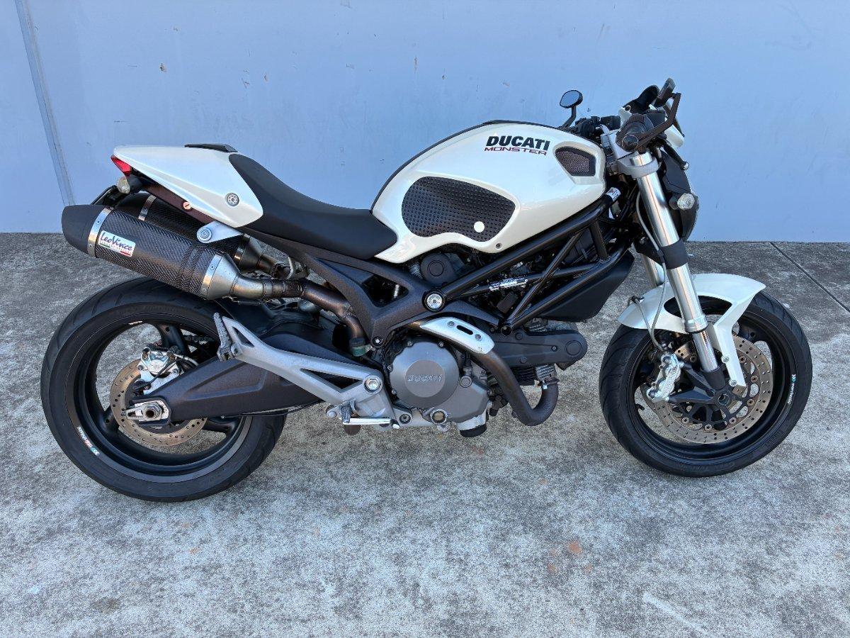 2009 DUCATI MONSTER 696 ROAD