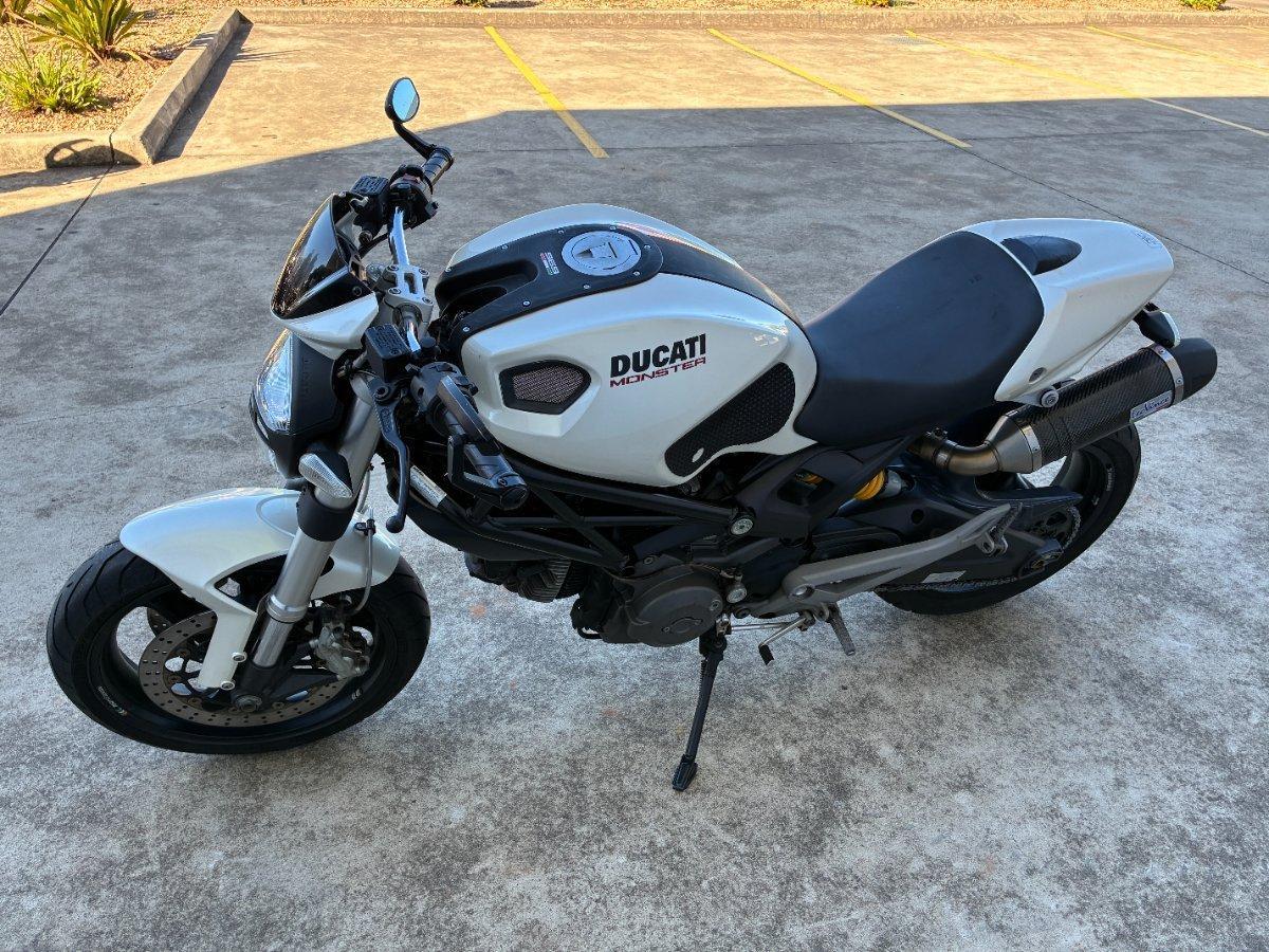 2009 DUCATI MONSTER 696 ROAD
