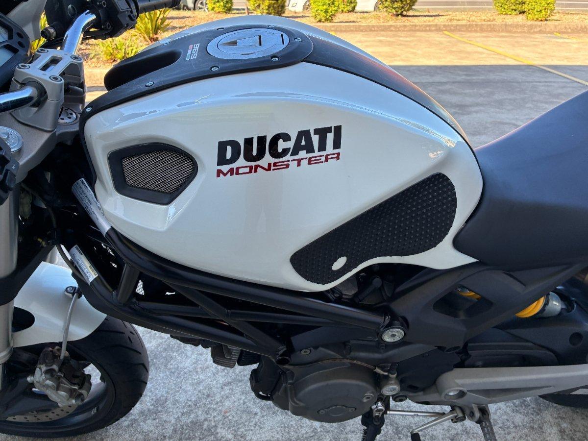 2009 DUCATI MONSTER 696 ROAD