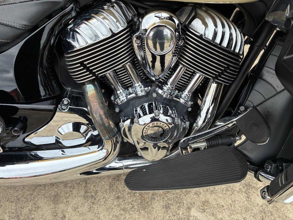 2017 INDIAN ROADMASTER THNDR BLK O/IVY CRM CRUISER