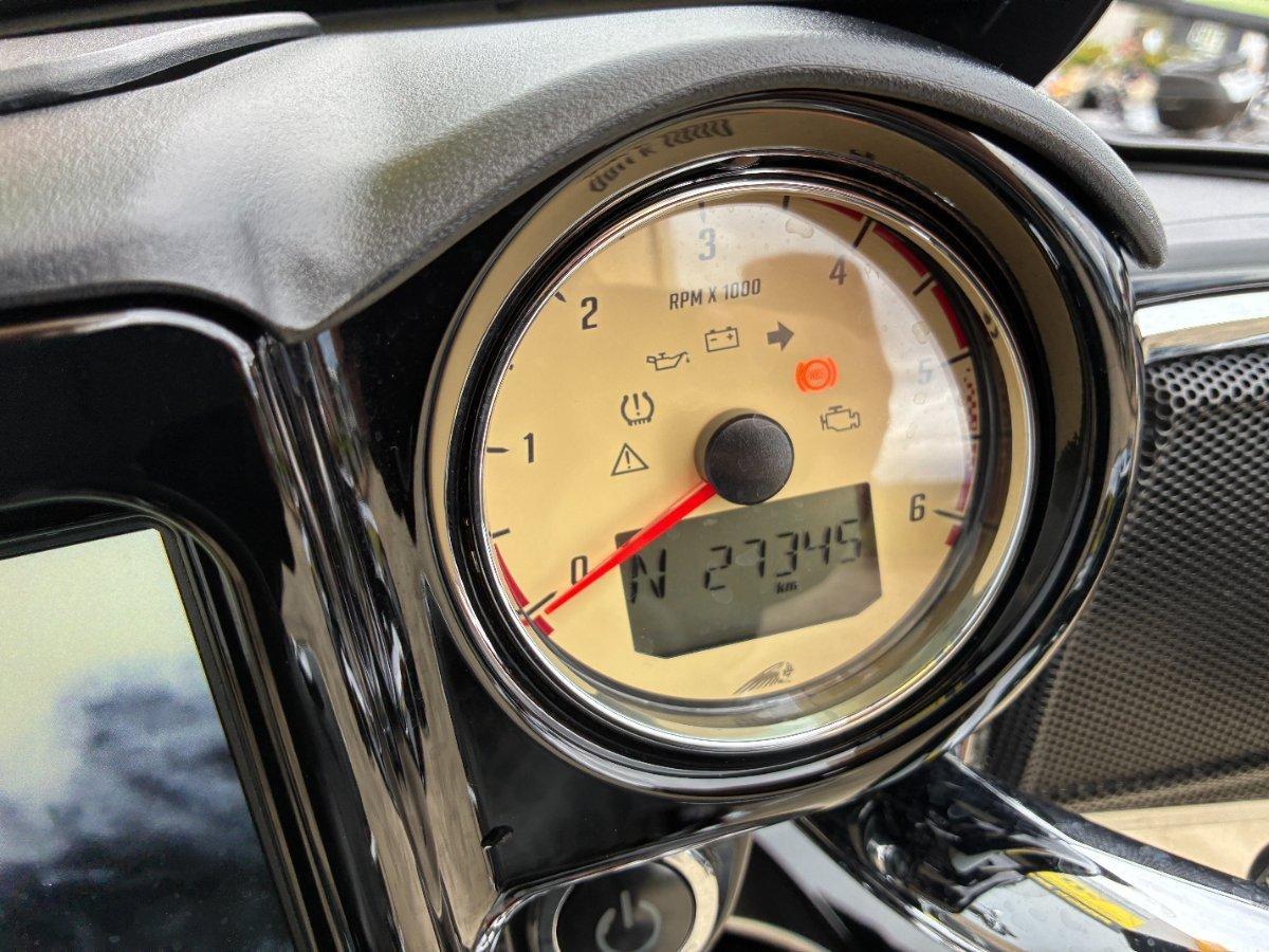 2017 INDIAN ROADMASTER THNDR BLK O/IVY CRM CRUISER