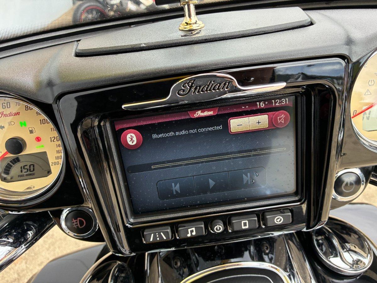 2017 INDIAN ROADMASTER THNDR BLK O/IVY CRM CRUISER