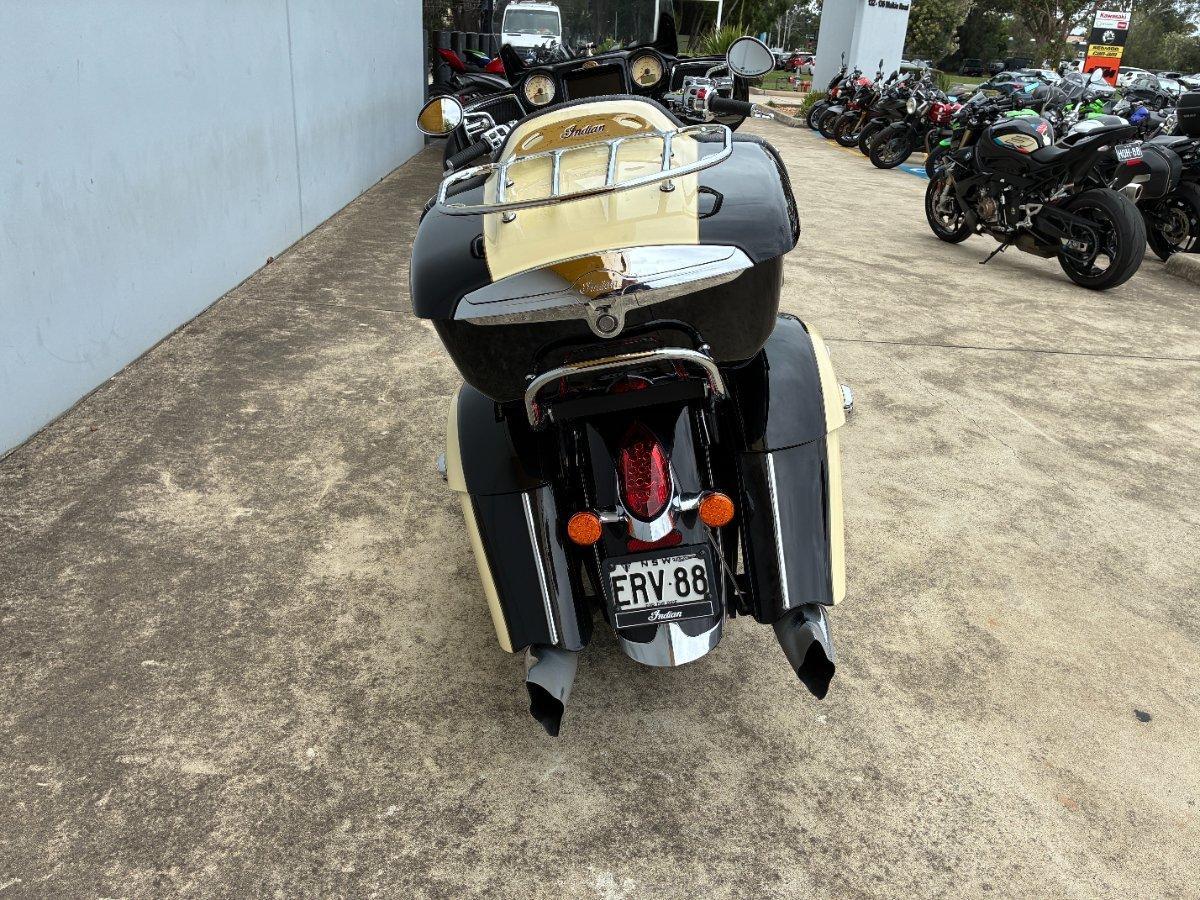 2017 INDIAN ROADMASTER THNDR BLK O/IVY CRM CRUISER
