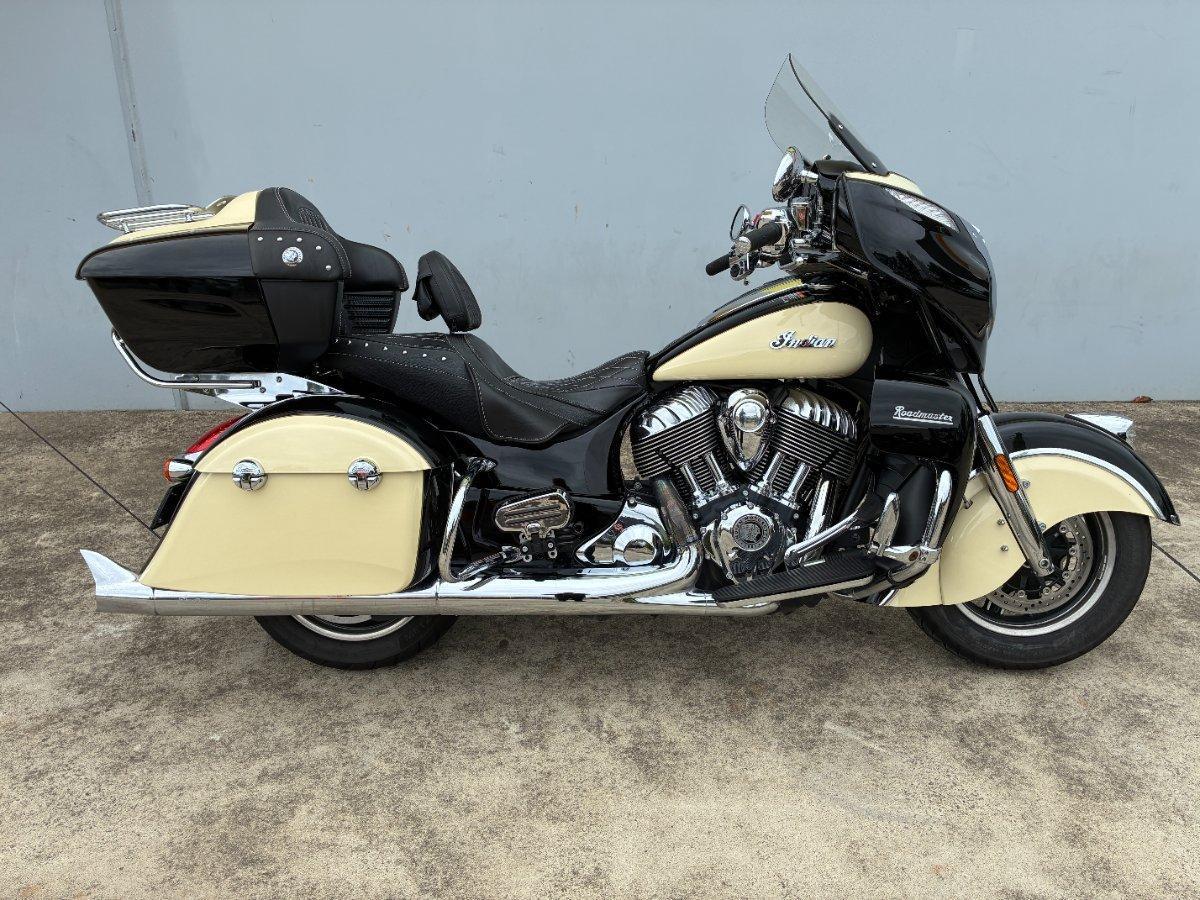 2017 INDIAN ROADMASTER THNDR BLK O/IVY CRM CRUISER