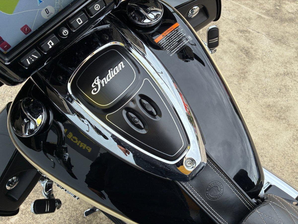 2017 INDIAN ROADMASTER THNDR BLK O/IVY CRM CRUISER
