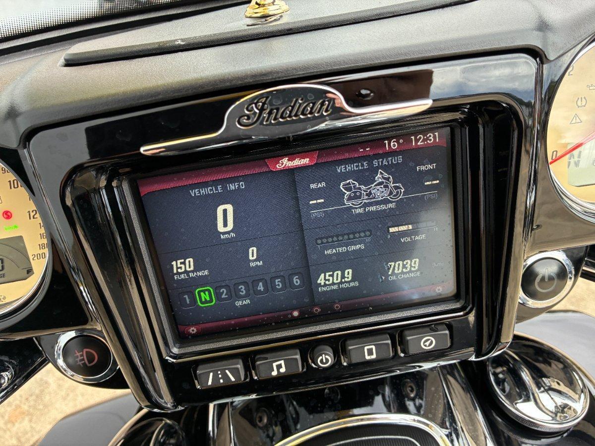 2017 INDIAN ROADMASTER THNDR BLK O/IVY CRM CRUISER