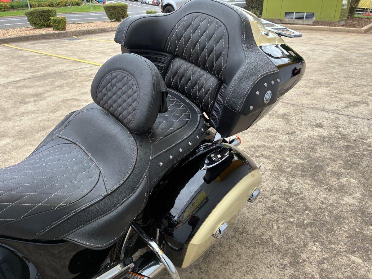 2017 INDIAN ROADMASTER THNDR BLK O/IVY CRM CRUISER