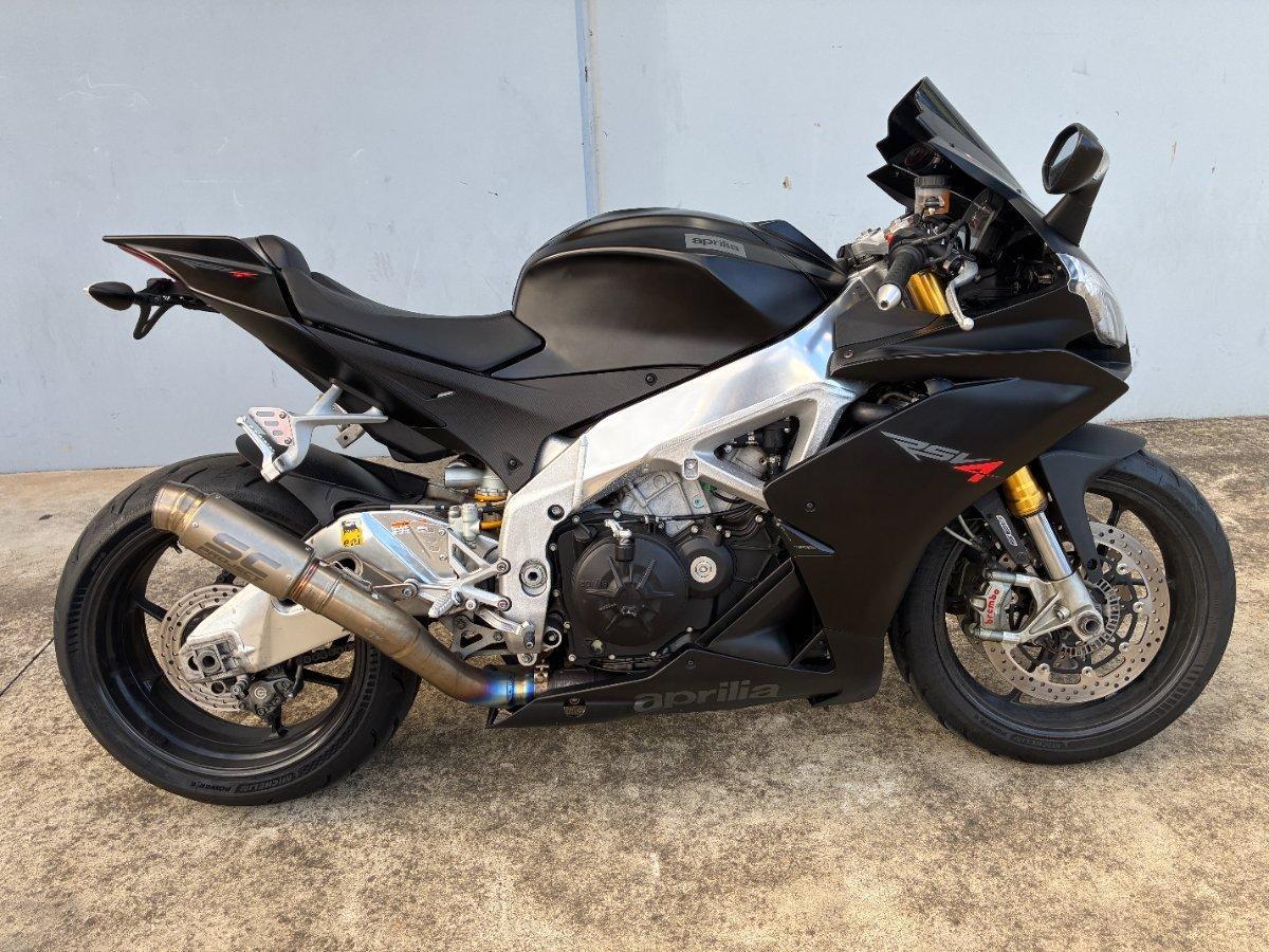 2014 APRILIA RSV4 R SPORTS