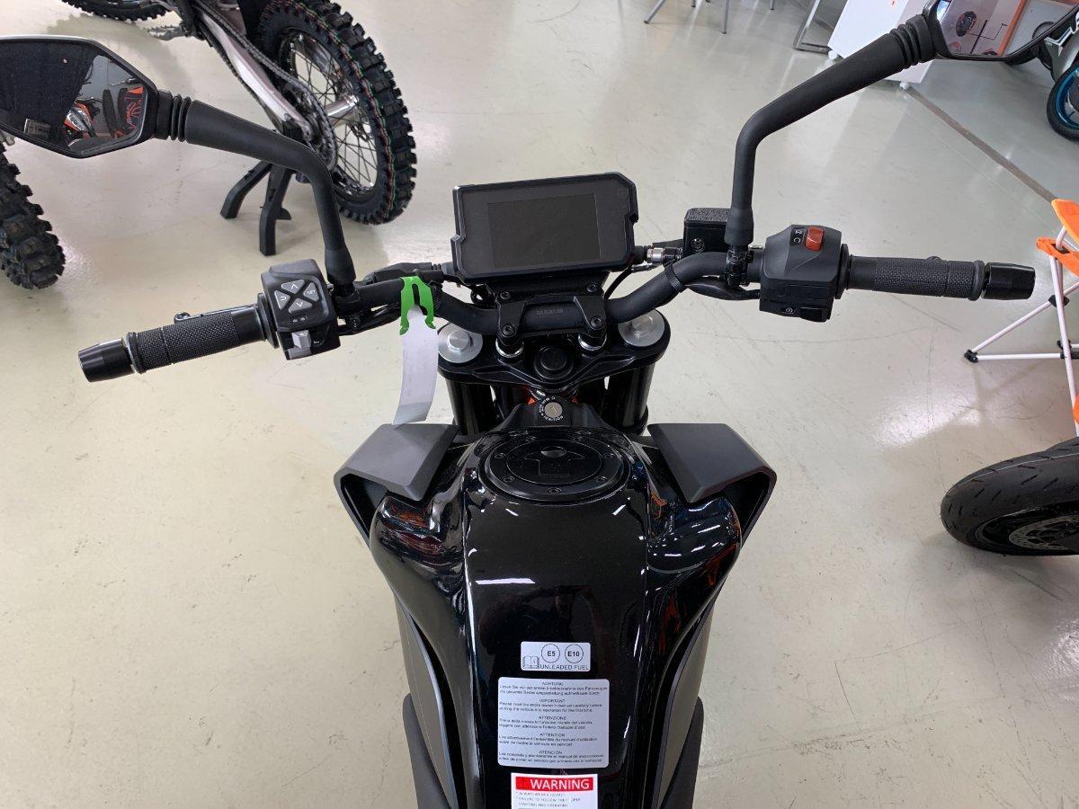 2025 KTM 390 DUKE ROAD