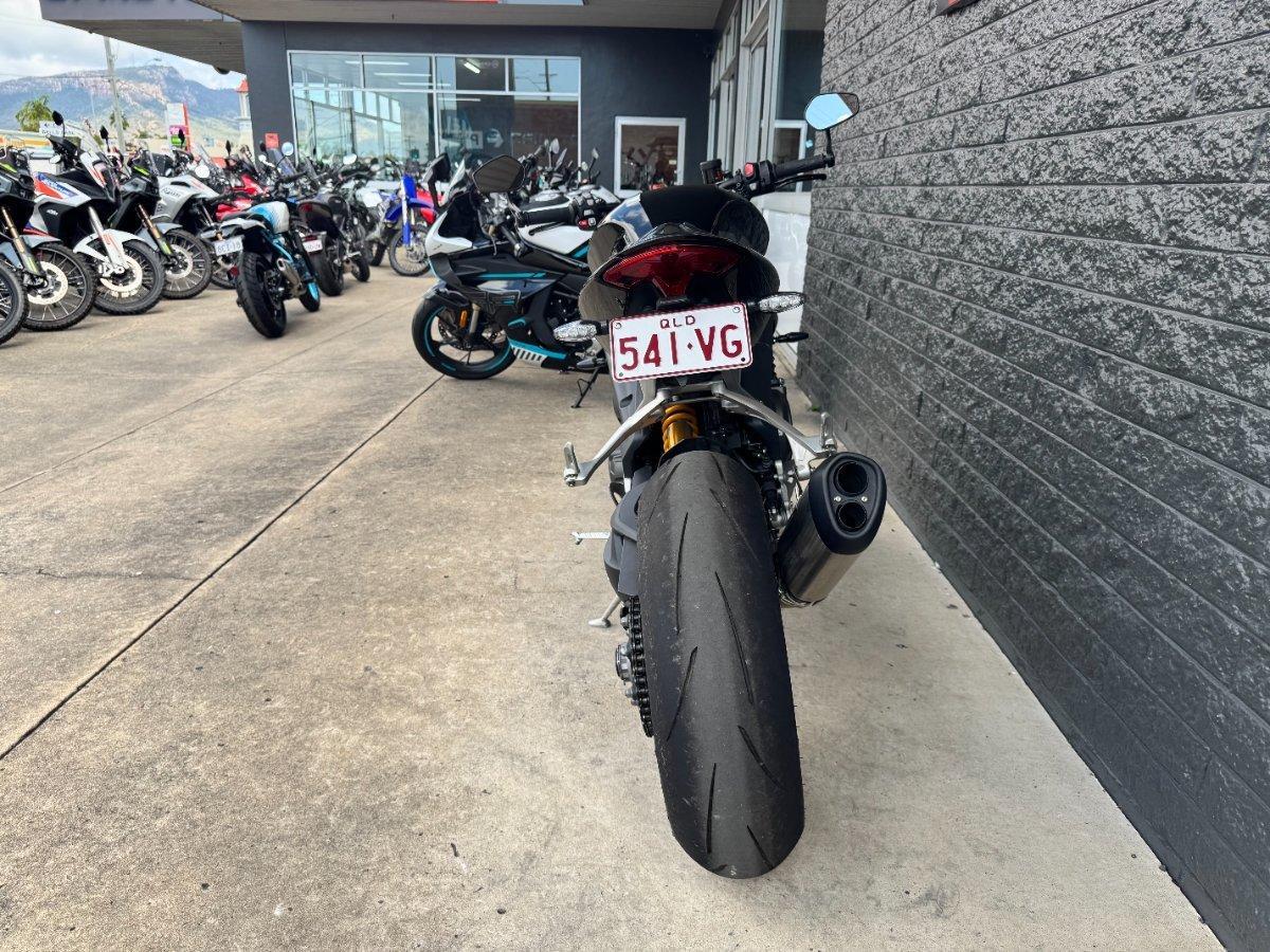 2021 TRIUMPH STREET TRIPLE RS ROAD