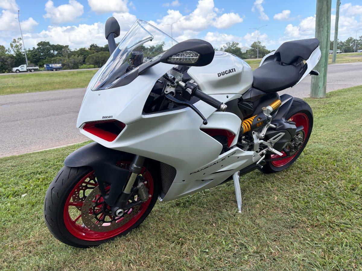 2023 DUCATI PANIGALE V2 SPORTS