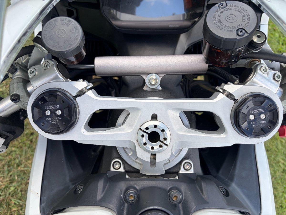 2023 DUCATI PANIGALE V2 SPORTS