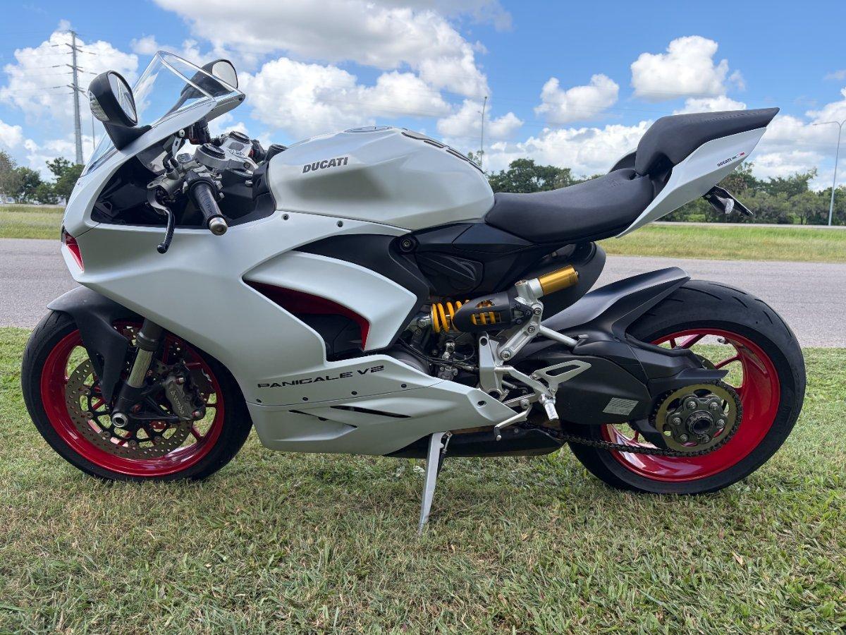 2023 DUCATI PANIGALE V2 SPORTS