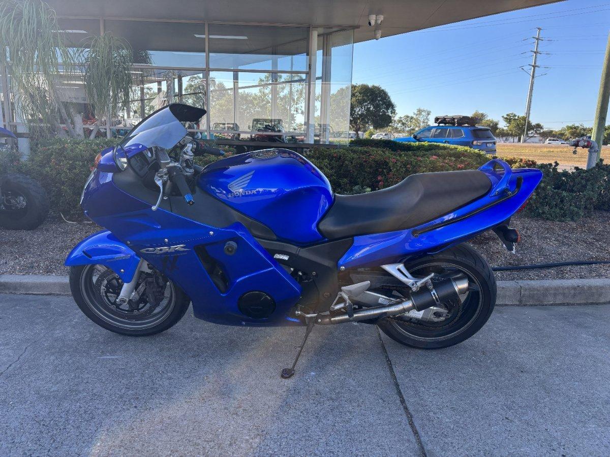 2005 HONDA CBR1100XX (SUPER BLACKBIRD) SPORTS