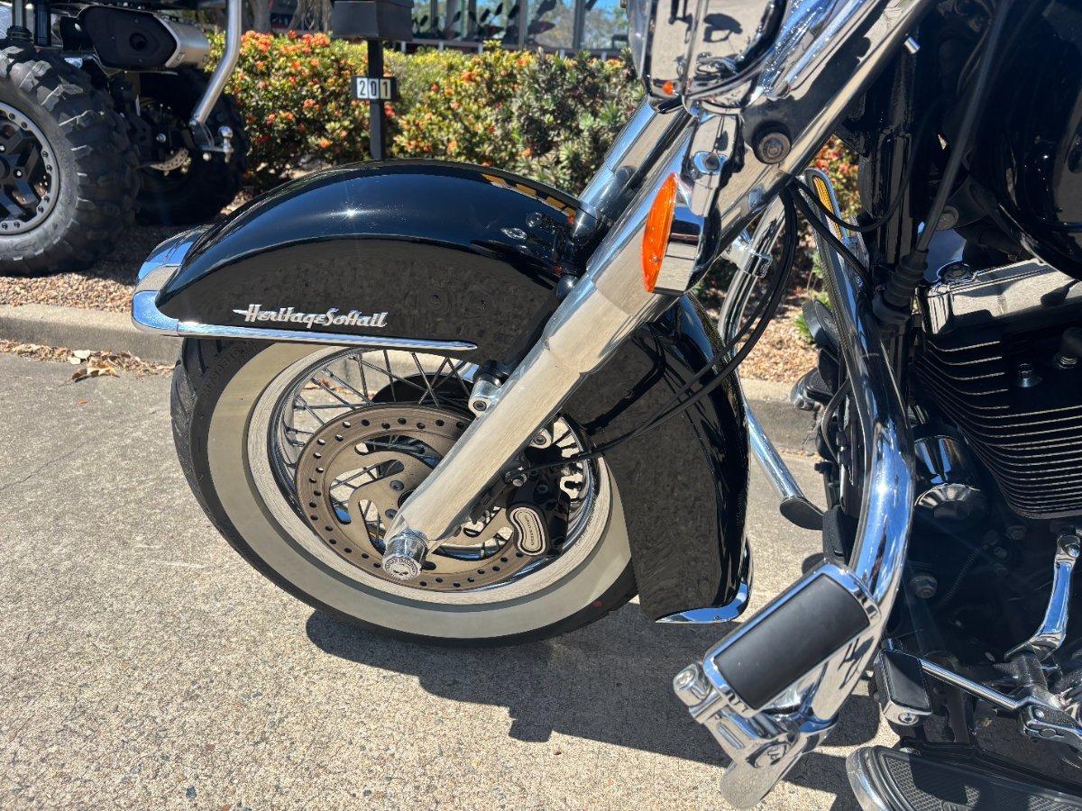 2015 HARLEY-DAVIDSON FLSTC HERITAGE SOFTAIL CLASSIC CRUISER