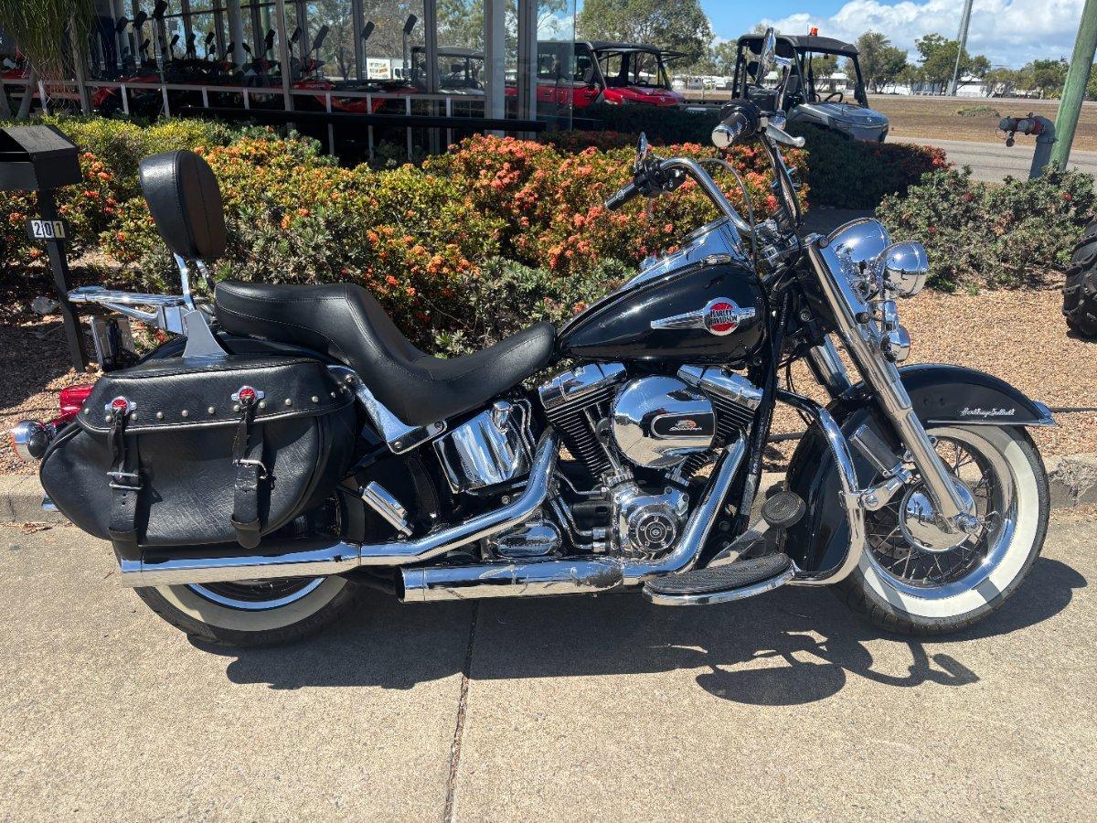 2015 HARLEY-DAVIDSON FLSTC HERITAGE SOFTAIL CLASSIC CRUISER