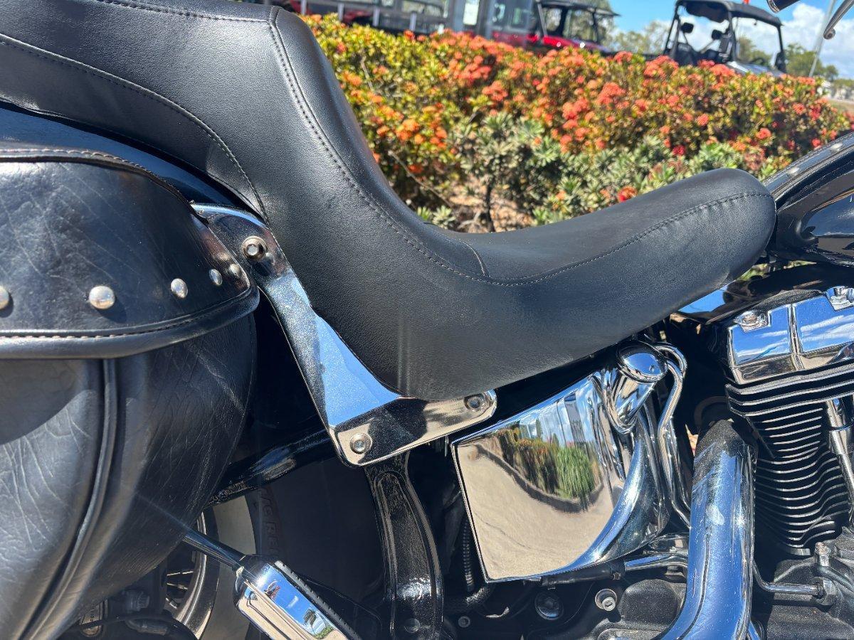 2015 HARLEY-DAVIDSON FLSTC HERITAGE SOFTAIL CLASSIC CRUISER