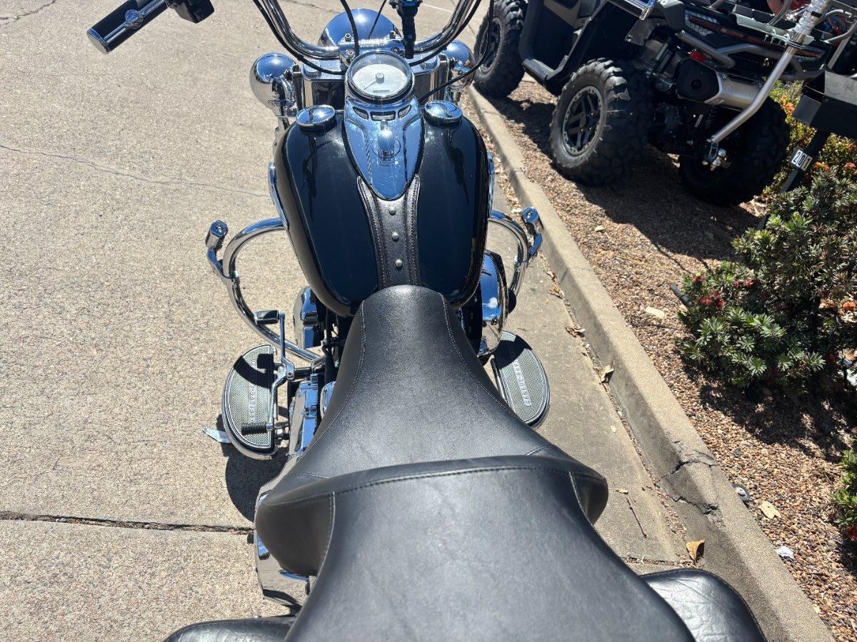 2015 HARLEY-DAVIDSON FLSTC HERITAGE SOFTAIL CLASSIC CRUISER