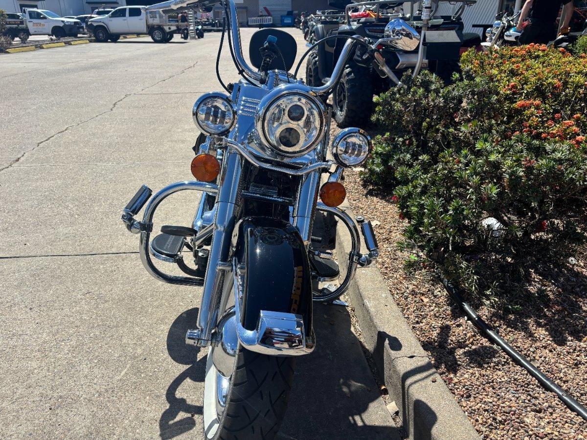 2015 HARLEY-DAVIDSON FLSTC HERITAGE SOFTAIL CLASSIC CRUISER