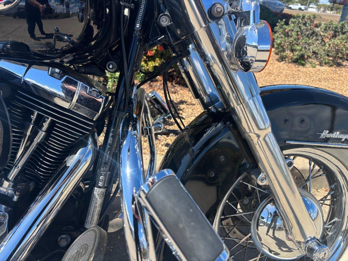 2015 HARLEY-DAVIDSON FLSTC HERITAGE SOFTAIL CLASSIC CRUISER