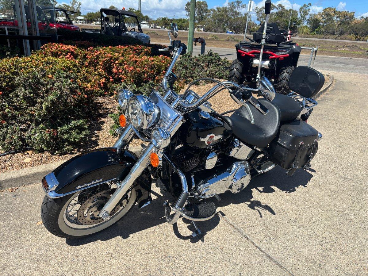 2015 HARLEY-DAVIDSON FLSTC HERITAGE SOFTAIL CLASSIC CRUISER
