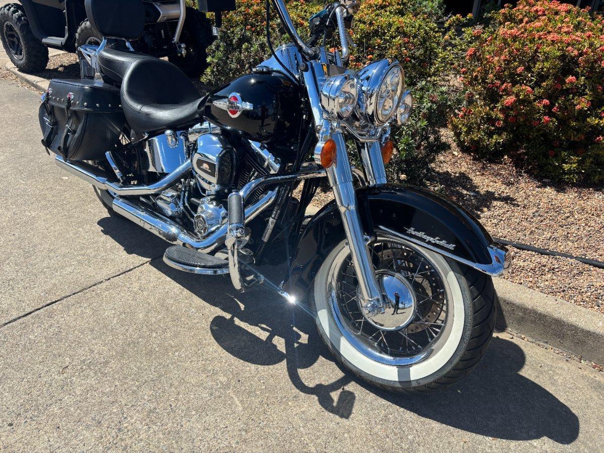 2015 HARLEY-DAVIDSON FLSTC HERITAGE SOFTAIL CLASSIC CRUISER
