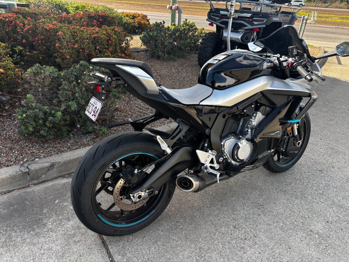 2025 CFMOTO 675 SR-R SPORTS