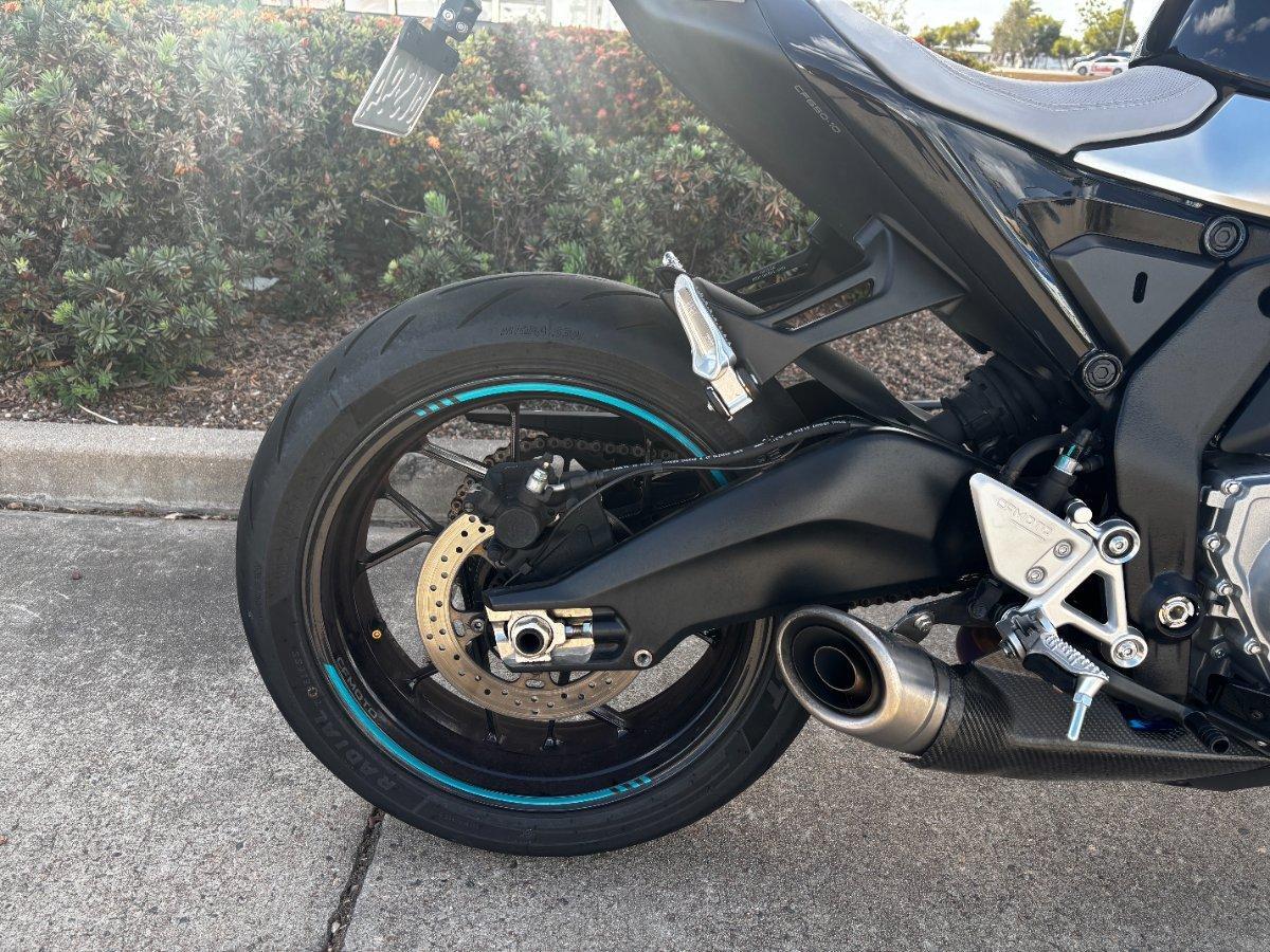2025 CFMOTO 675 SR-R SPORTS