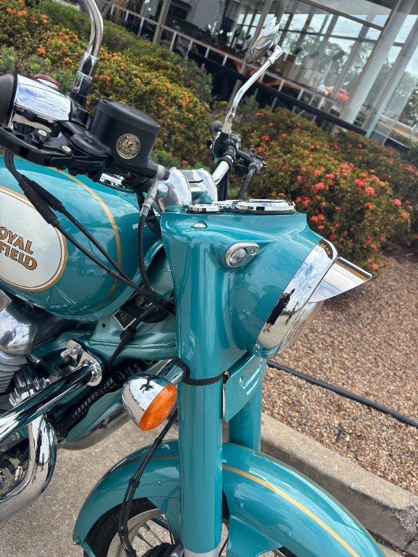 2025 ROYAL ENFIELD CLASSIC 650 ROAD