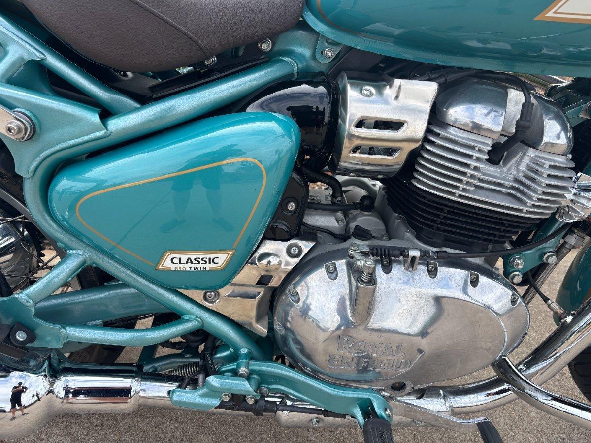 2025 ROYAL ENFIELD CLASSIC 650 ROAD