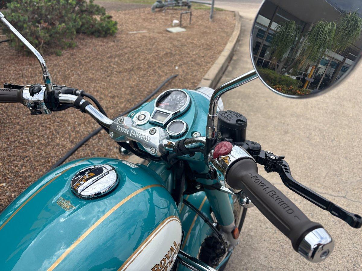 2025 ROYAL ENFIELD CLASSIC 650 ROAD