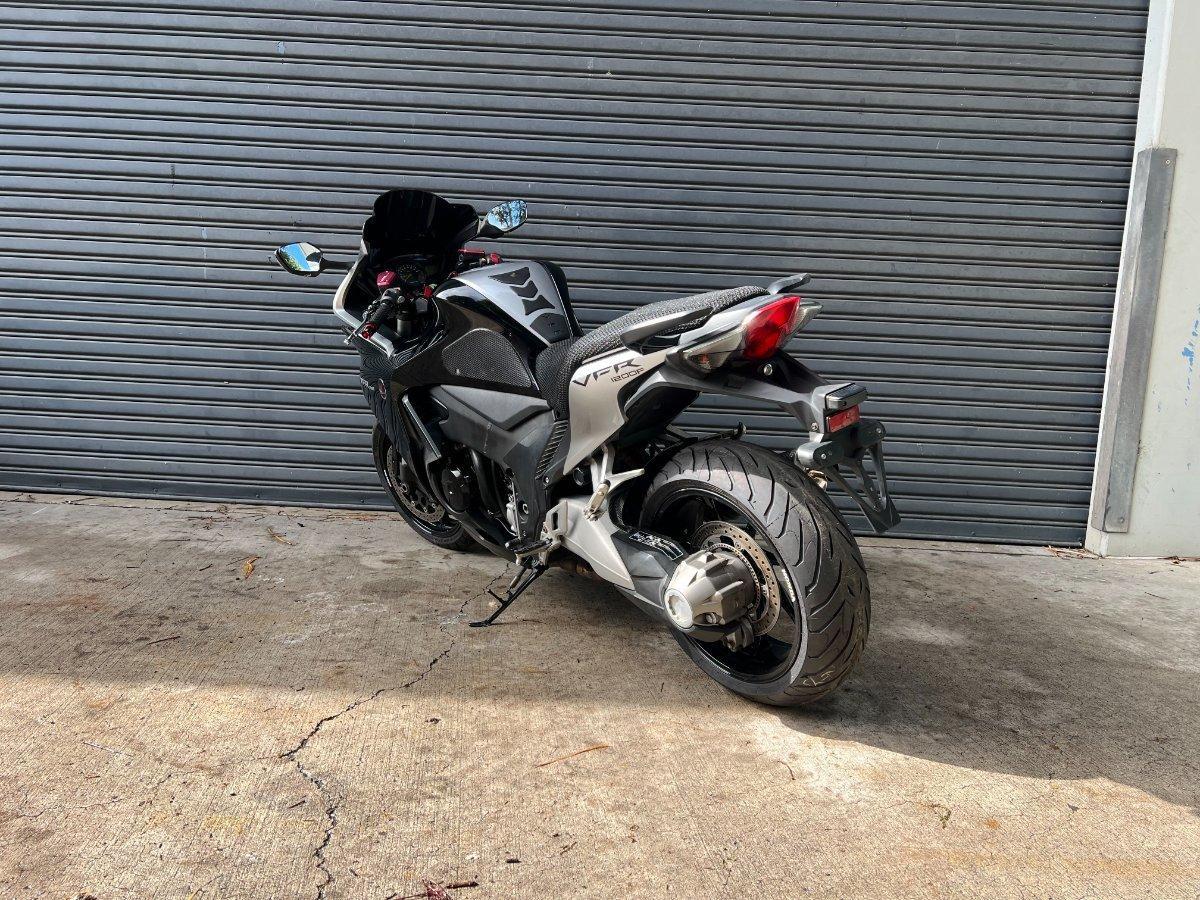 2011 HONDA VFR1200F ROAD