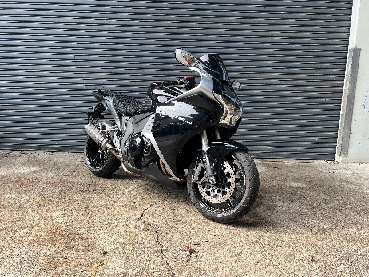 2011 HONDA VFR1200F ROAD