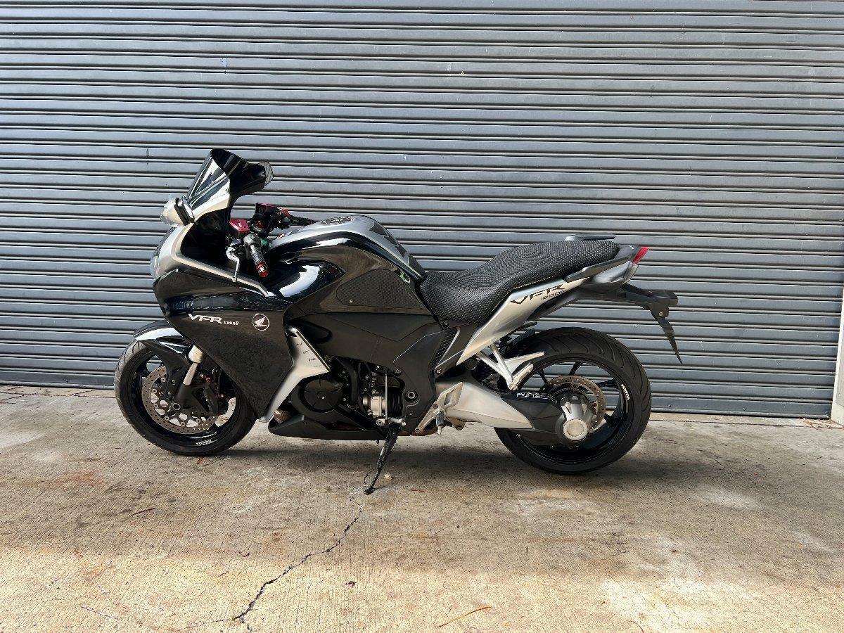 2011 HONDA VFR1200F ROAD