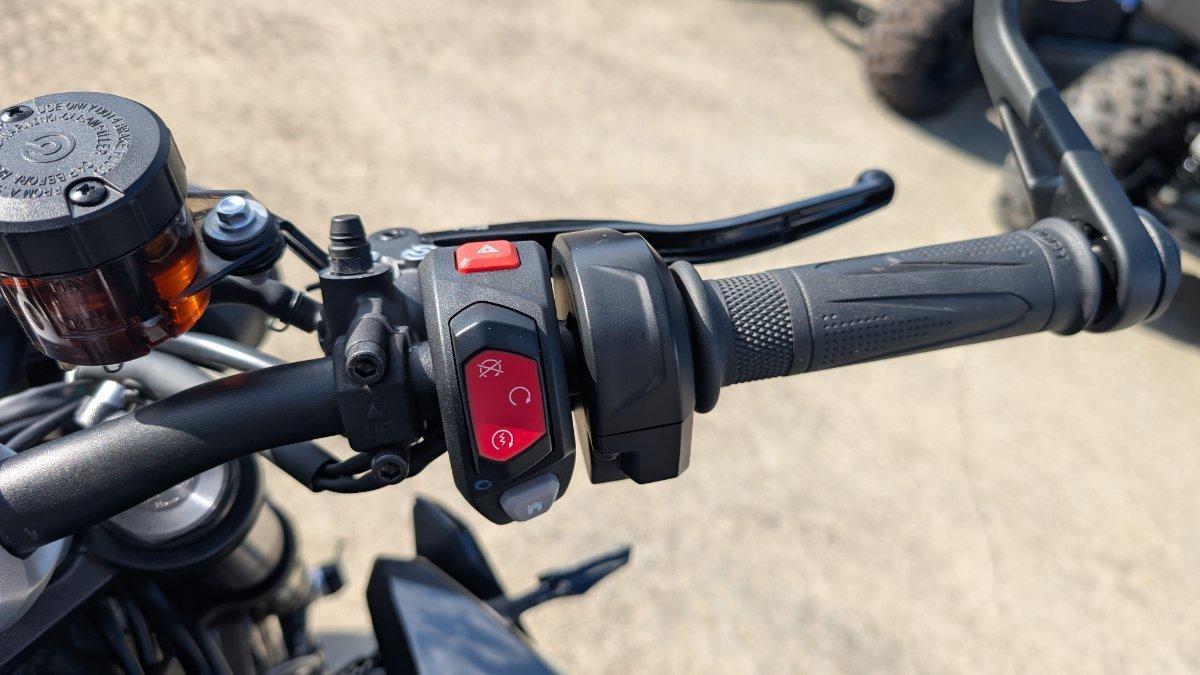 2025 TRIUMPH STREET TRIPLE RS ROAD