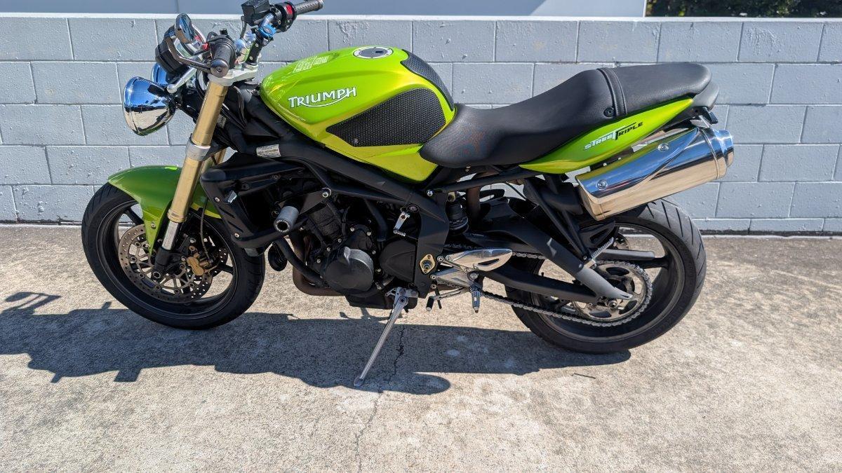 2009 TRIUMPH STREET TRIPLE 675 ROAD