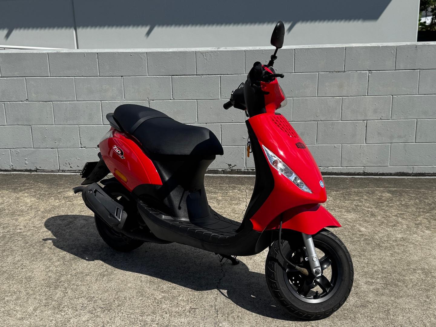 2013 PIAGGIO ZIP 50 SCOOTER