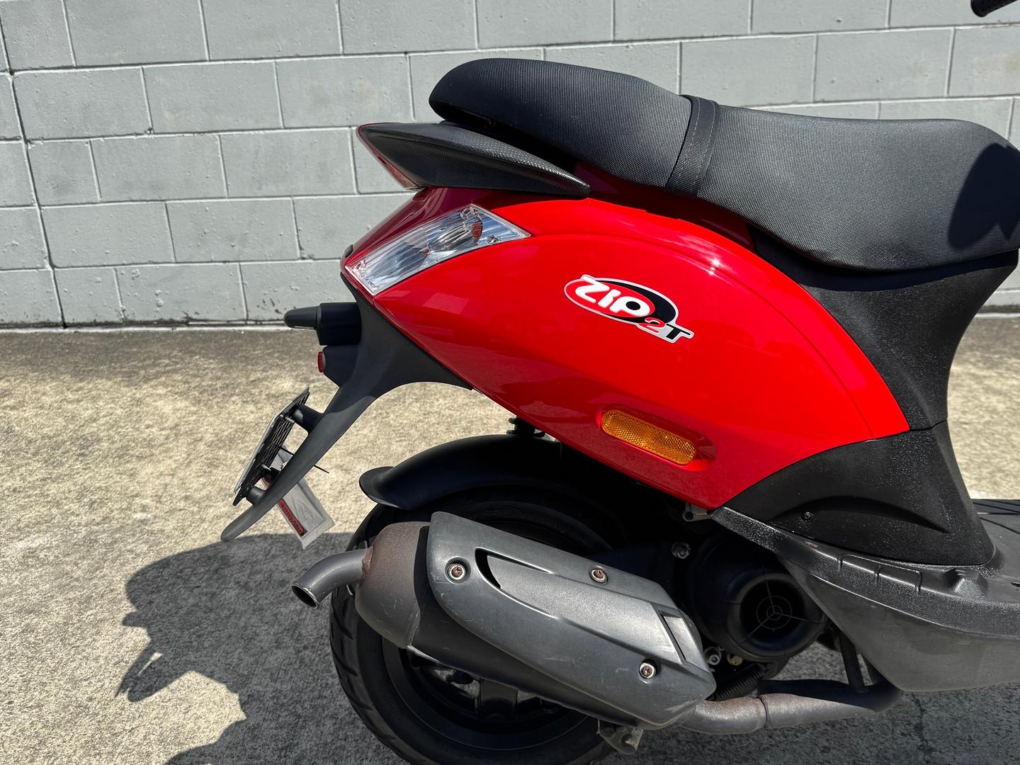 2013 PIAGGIO ZIP 50 SCOOTER