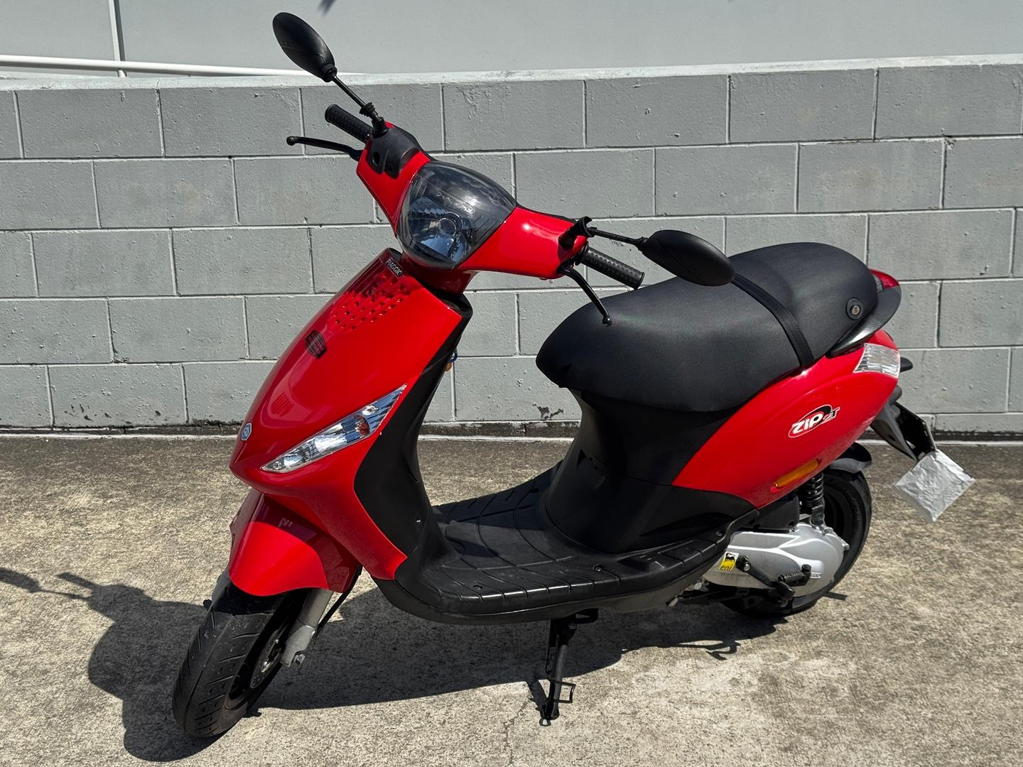 2013 PIAGGIO ZIP 50 SCOOTER