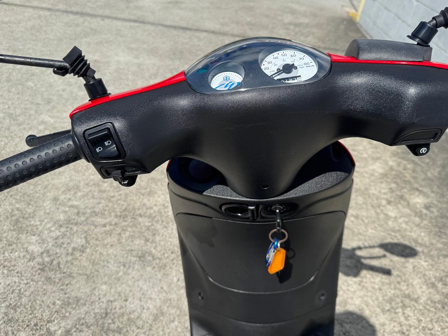 2013 PIAGGIO ZIP 50 SCOOTER