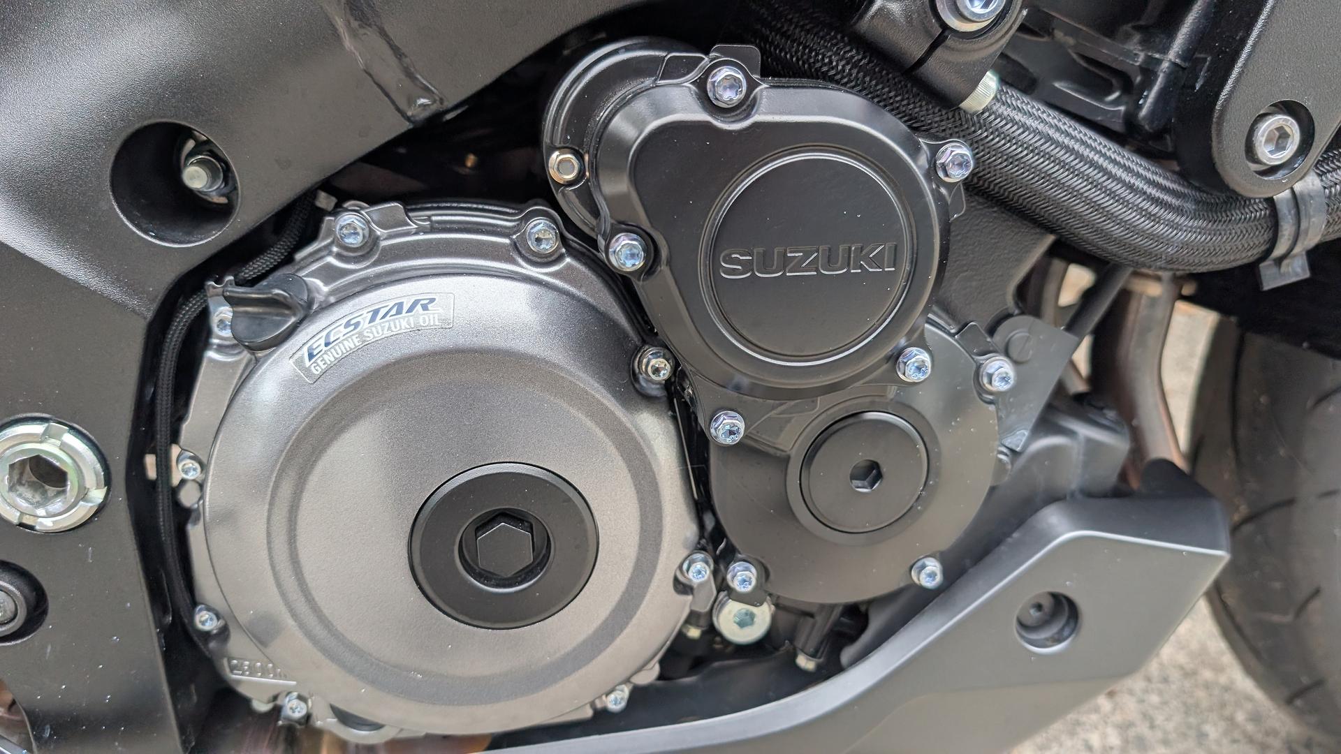 2024 SUZUKI GSX-S1000 ROAD