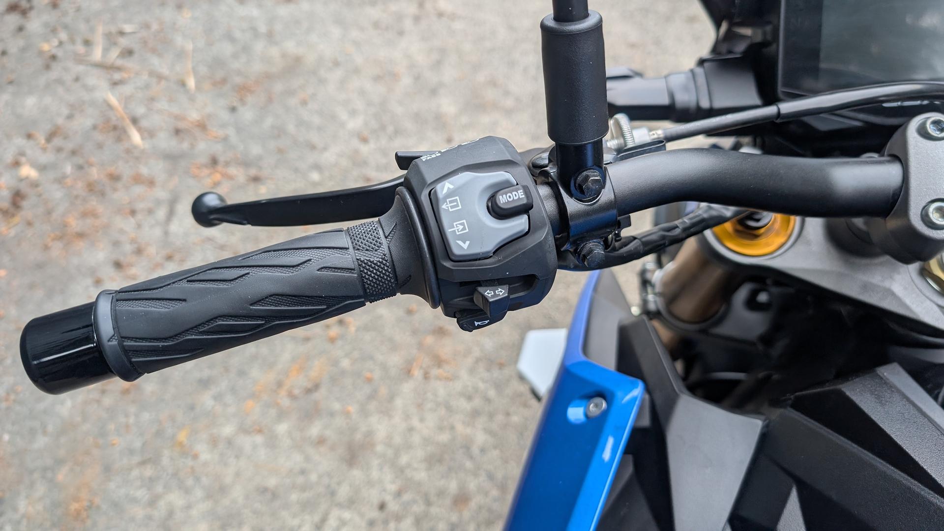 2024 SUZUKI GSX-S1000 ROAD