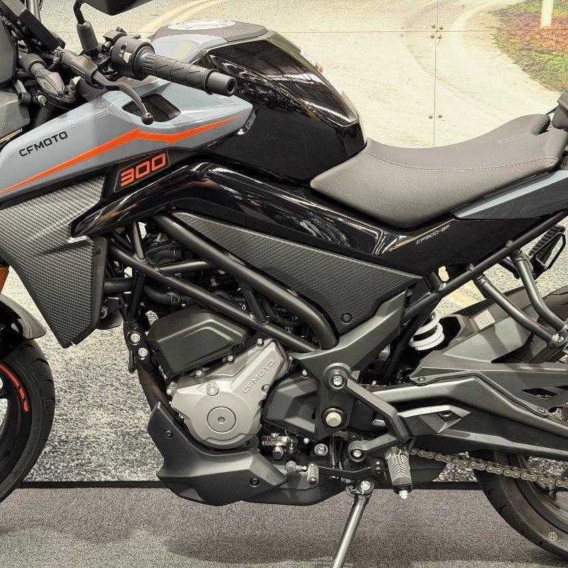 2025 CF MOTO 300 NK ABS ROAD