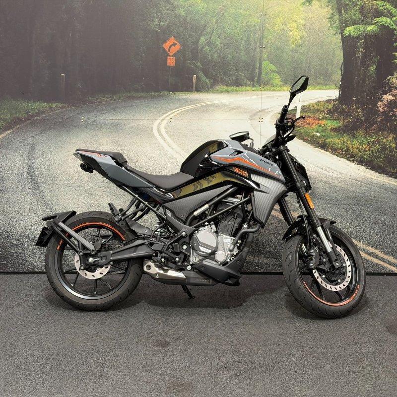 2025 CF MOTO 300 NK ABS ROAD