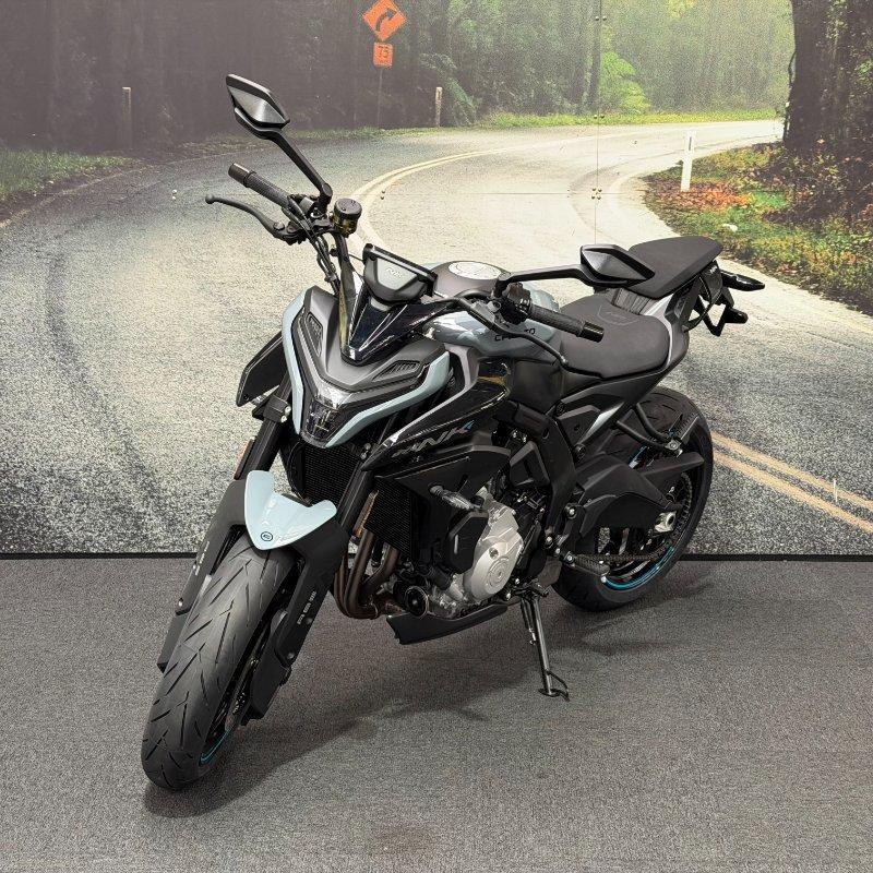 2025 CF MOTO 675 NK ROAD
