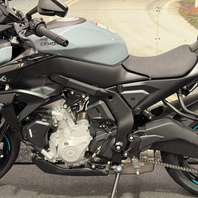 2025 CF MOTO 675 NK ROAD